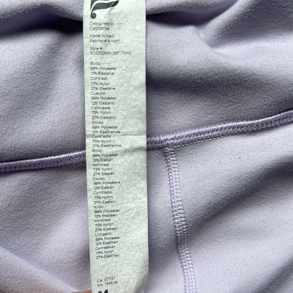 Lilac Fabletics shorts with pockets - Picture 4 of 6